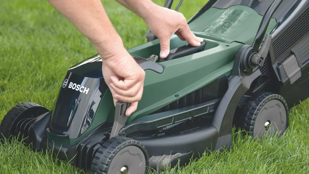 Bosch EasyRotak 36V 1 X 4.0Ah Li-Ion Brushless Cordless 37cm Lawn Mower 4 Bosch EasyRotak 36V 1 X 4.0Ah Li-Ion Brushless Cordless 37cm Lawn Mower - Image 4