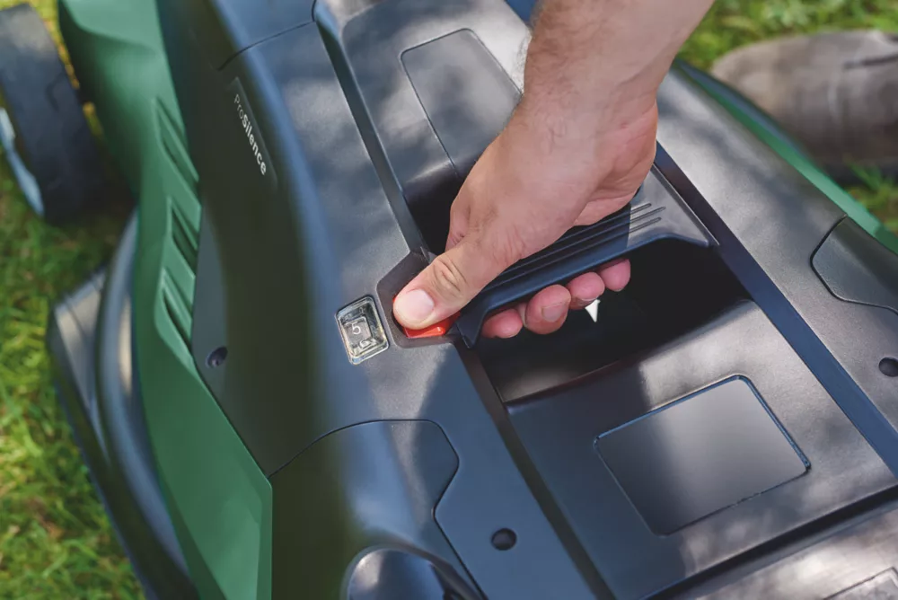 Bosch AdvancedRotak 750 1700W 44cm Lawn Mower 240V - Image 2