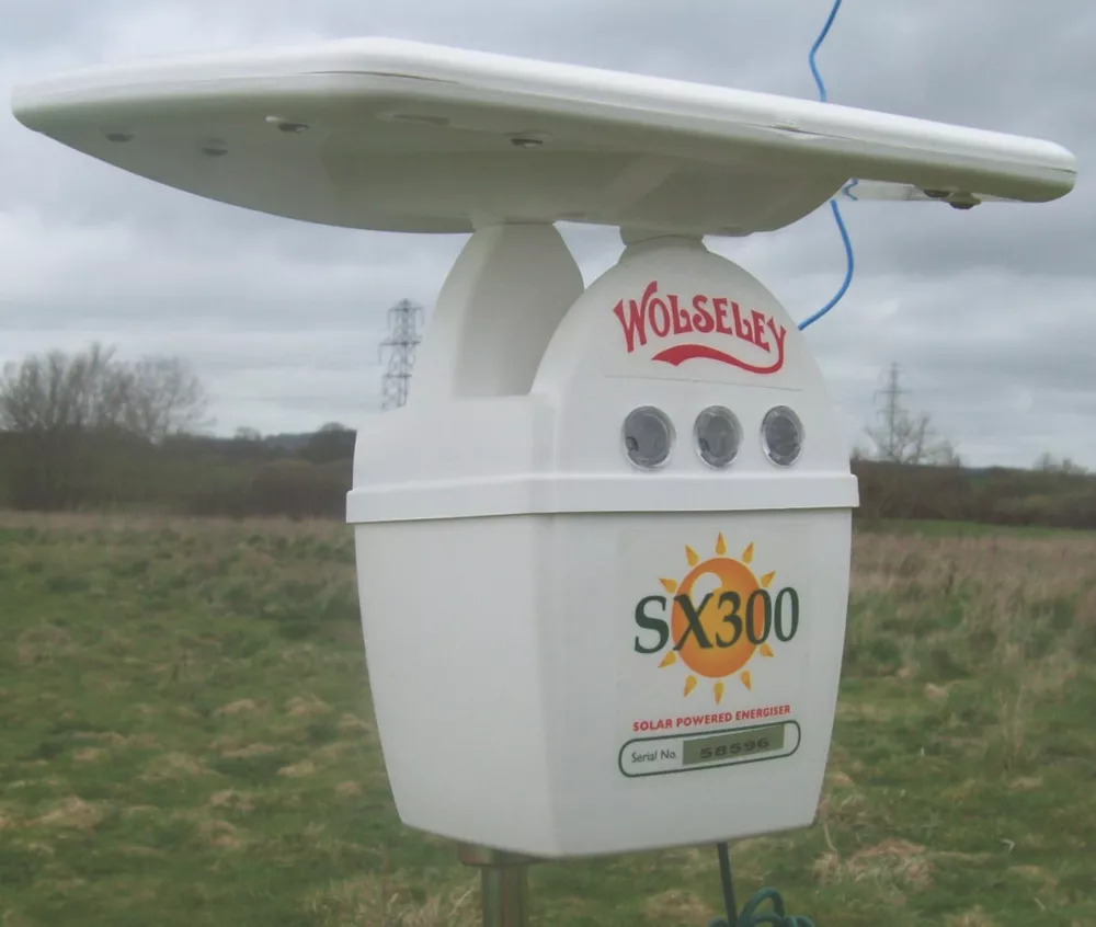 Stockshop SX300 Solar-Powered Electric Fence Energiser Battery-Powered - Image 2
