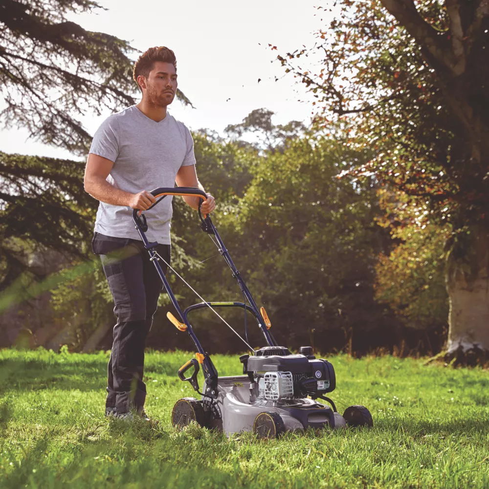 Titan TTLMP300SP40 41cm 125cc Self-Propelled Rotary Petrol Lawn Mower 3 Titan TTLMP300SP40 41cm 125cc Self-Propelled Rotary Petrol Lawn Mower - Image 3