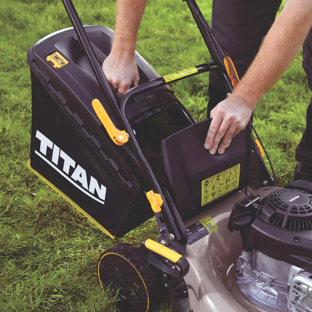 Titan TTLMP300SP40 41cm 125cc Self-Propelled Rotary Petrol Lawn Mower 6 Titan TTLMP300SP40 41cm 125cc Self-Propelled Rotary Petrol Lawn Mower - Image 6
