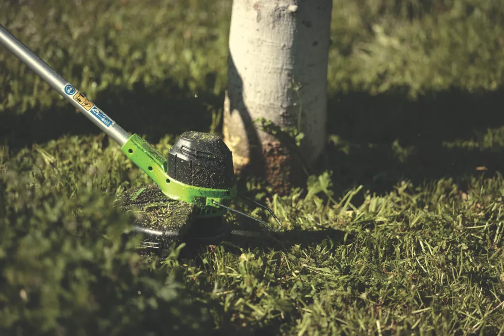 Greenworks GWG40LTK2 GWG40LTK2 40V 1 X 2.0Ah Li-Ion Cordless Line Trimmer - Image 2