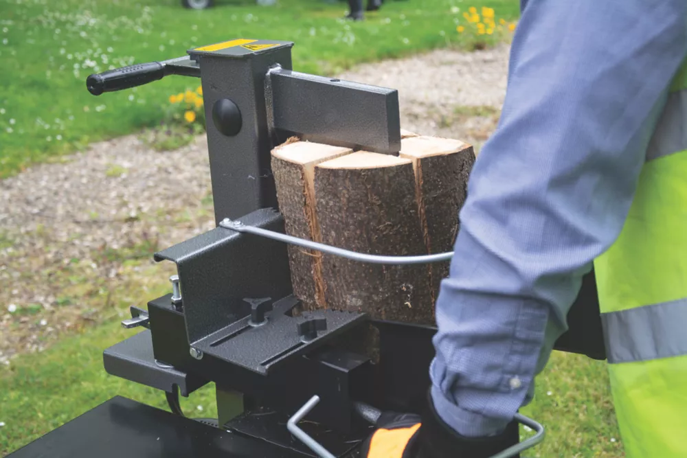 The Handy THLSV7 Corded 55cm Vertical Log Splitter 3kW 6 The Handy THLSV7 Corded 55cm Vertical Log Splitter 3kW - Image 6