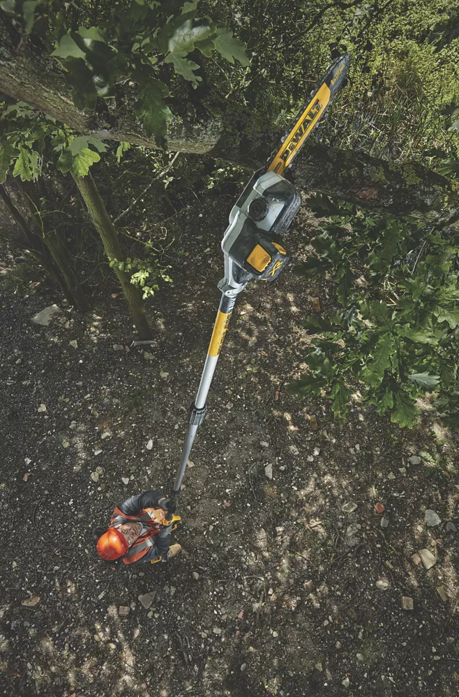 DeWalt DCMPS567N 18V Li-Ion XR Brushless Cordless 20cm Pole Saw - Bare 5 DeWalt DCMPS567N 18V Li-Ion XR Brushless Cordless 20cm Pole Saw - Bare - Image 5
