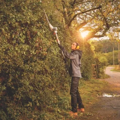 Titan TTB826HDC 50cm 550W 230V Corded Pole Hedge Trimmer 7 Titan TTB826HDC 50cm 550W 230V Corded Pole Hedge Trimmer -The Handy shop 955PT A3